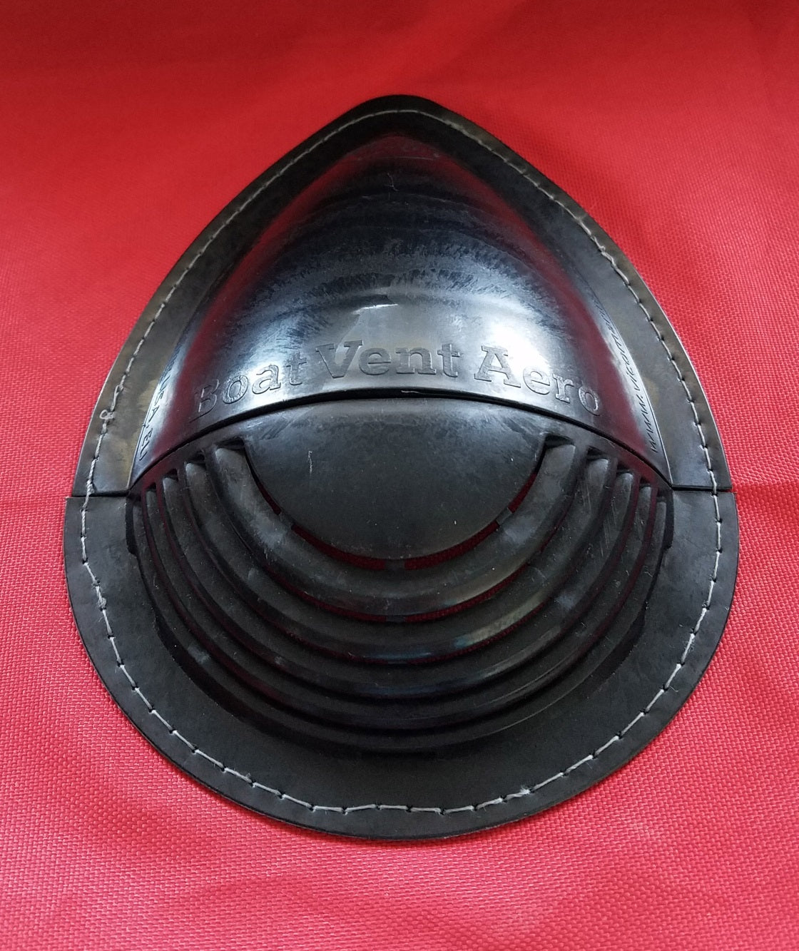 Kuomuventtiili ommeltava veneessä