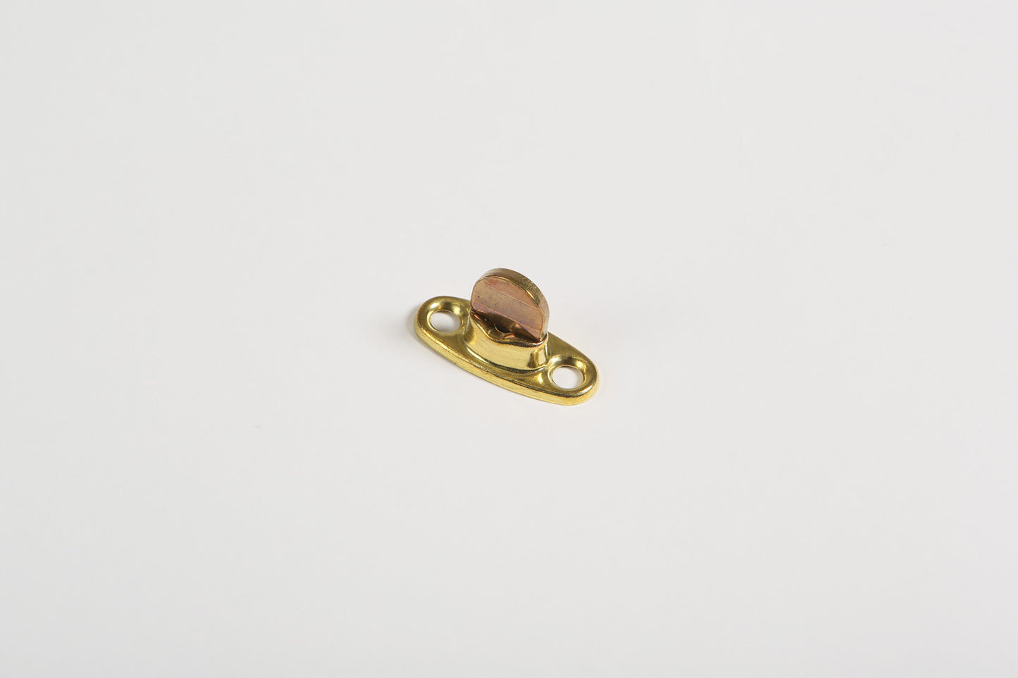 Kääntölukko 6 mm messinki soikea rengas
