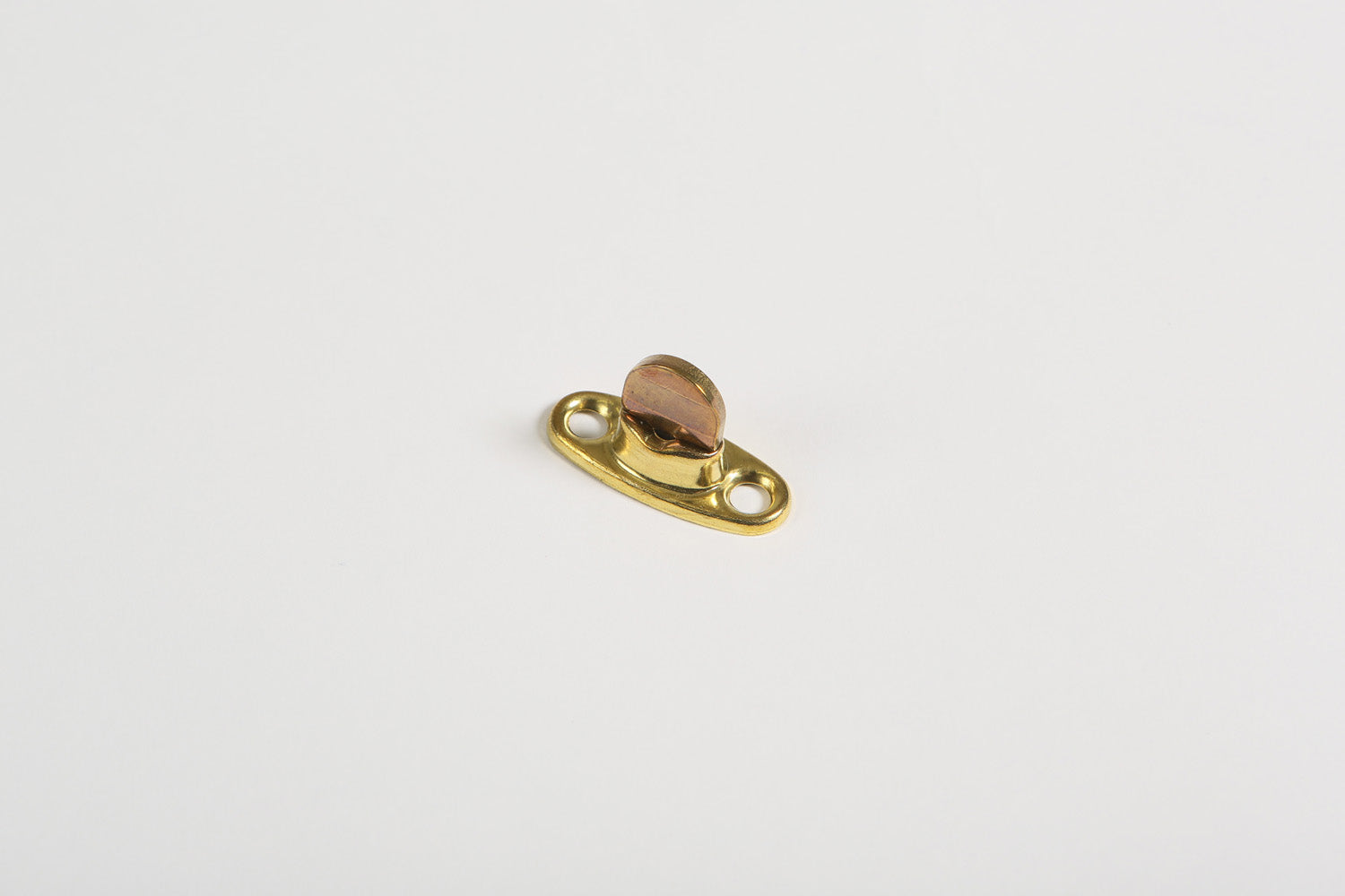 Kääntölukko 6 mm messinki soikea rengas
