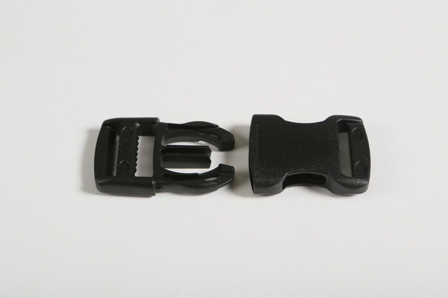 Pistosolki musta 25 mm YKK