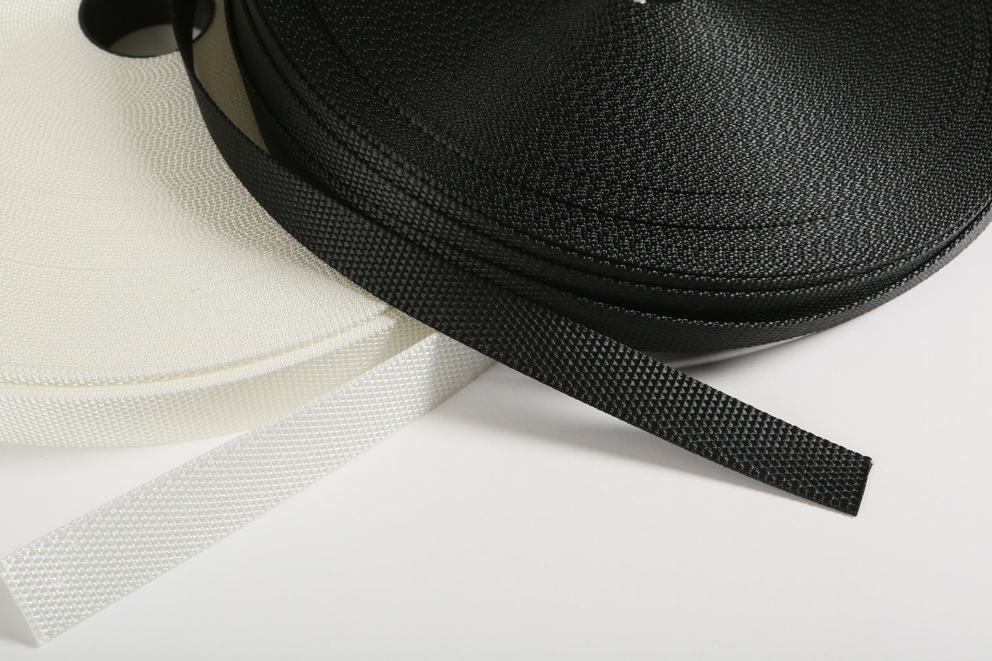 Polyesterinauha 25 mm, 50 mm, valkoinen, musta